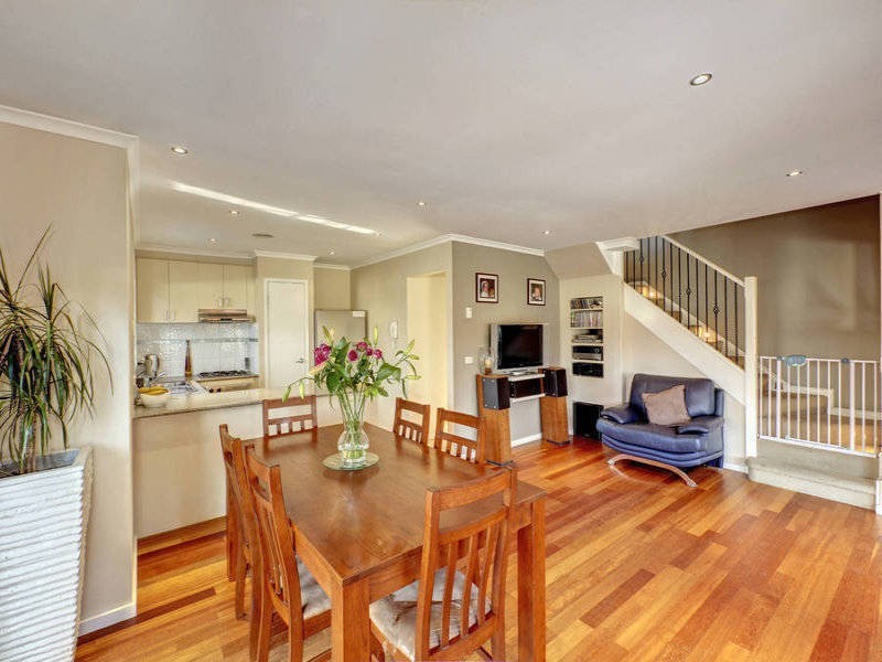 4/4 Landers Court, Caroline Springs VIC 3023