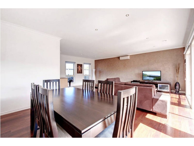 44 Dickerson Way, Caroline Springs VIC 3023