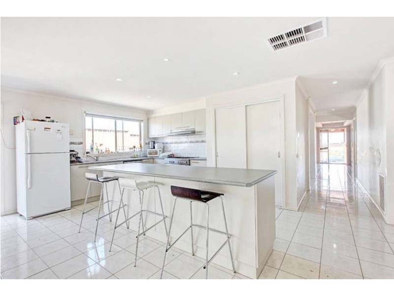 22 Hascombe Drive, Caroline Springs VIC 3023