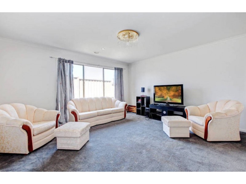 22 Hascombe Drive, Caroline Springs VIC 3023