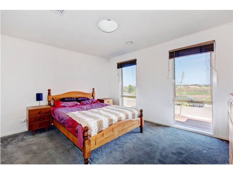 22 Hascombe Drive, Caroline Springs VIC 3023