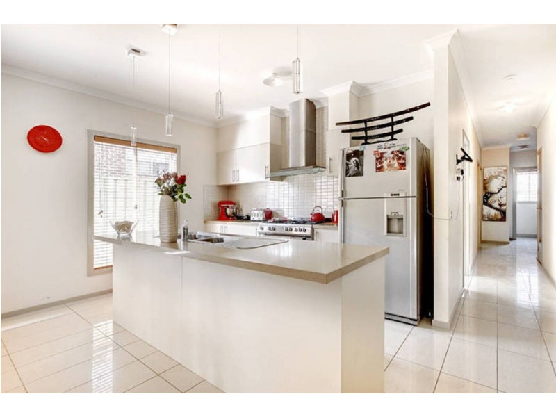 1 Kunuka Circuit, Caroline Springs VIC 3023
