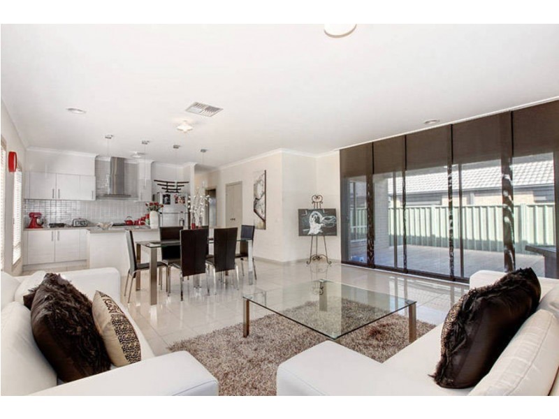 1 Kunuka Circuit, Caroline Springs VIC 3023