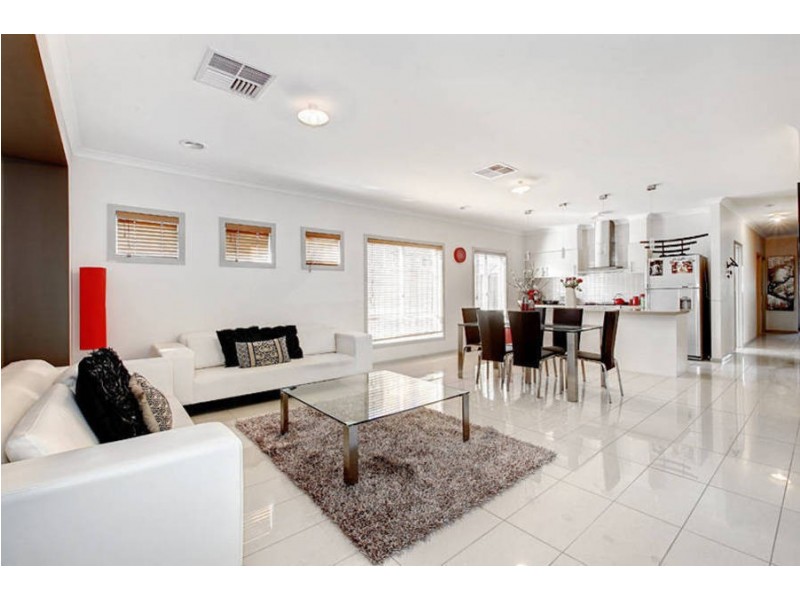 1 Kunuka Circuit, Caroline Springs VIC 3023