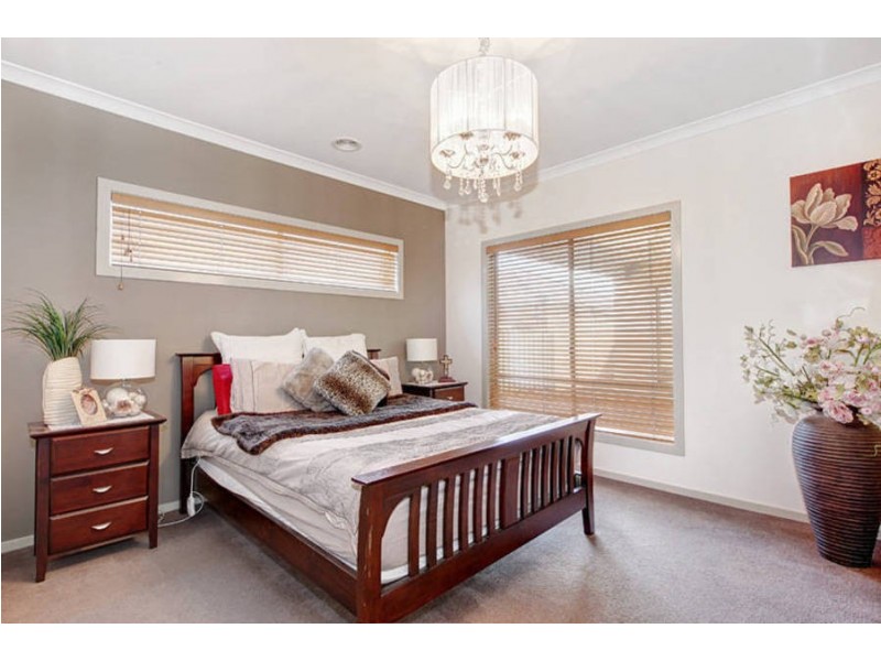 1 Kunuka Circuit, Caroline Springs VIC 3023