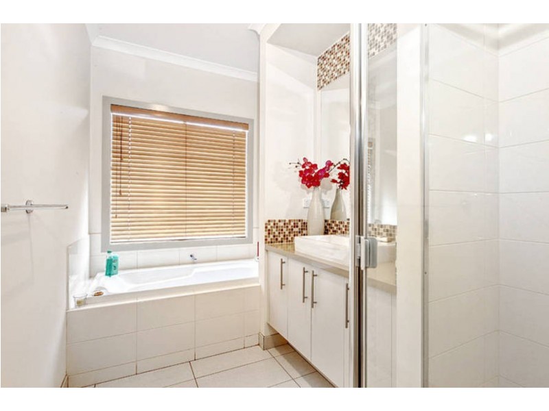 1 Kunuka Circuit, Caroline Springs VIC 3023