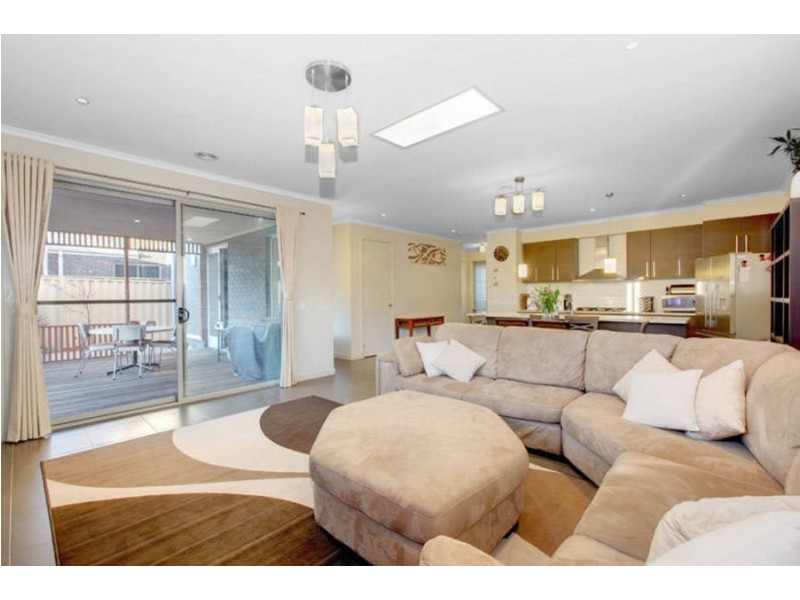 7 Worthwent Lane, Caroline Springs VIC 3023