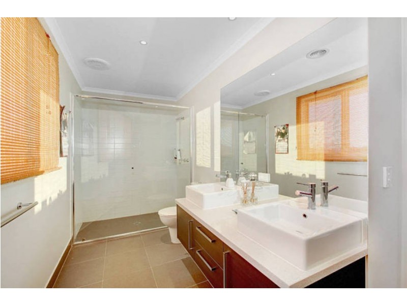 7 Worthwent Lane, Caroline Springs VIC 3023