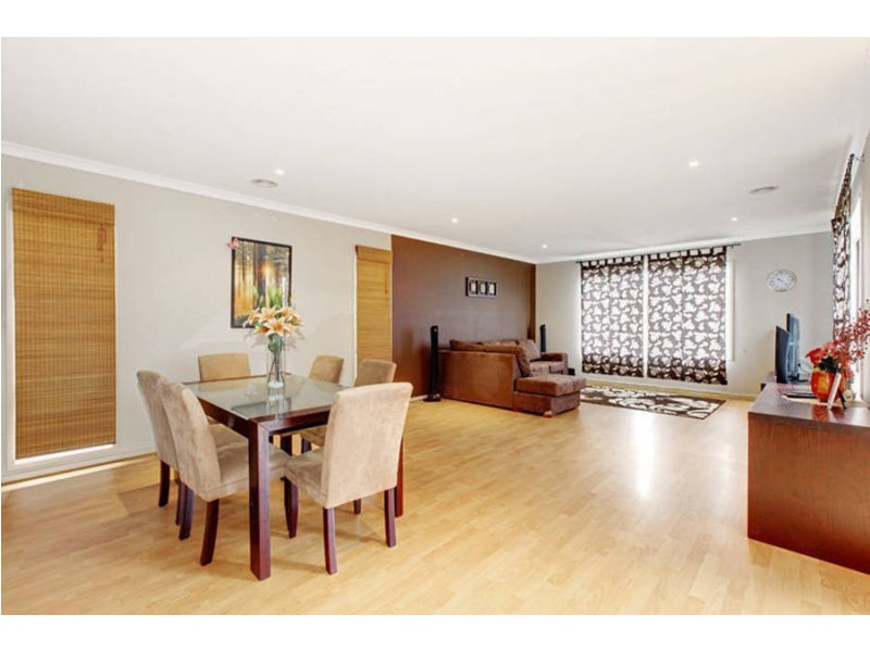 29 Dahlia Drive, Caroline Springs VIC 3023