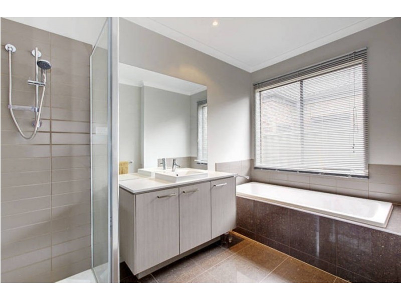 29 Dahlia Drive, Caroline Springs VIC 3023