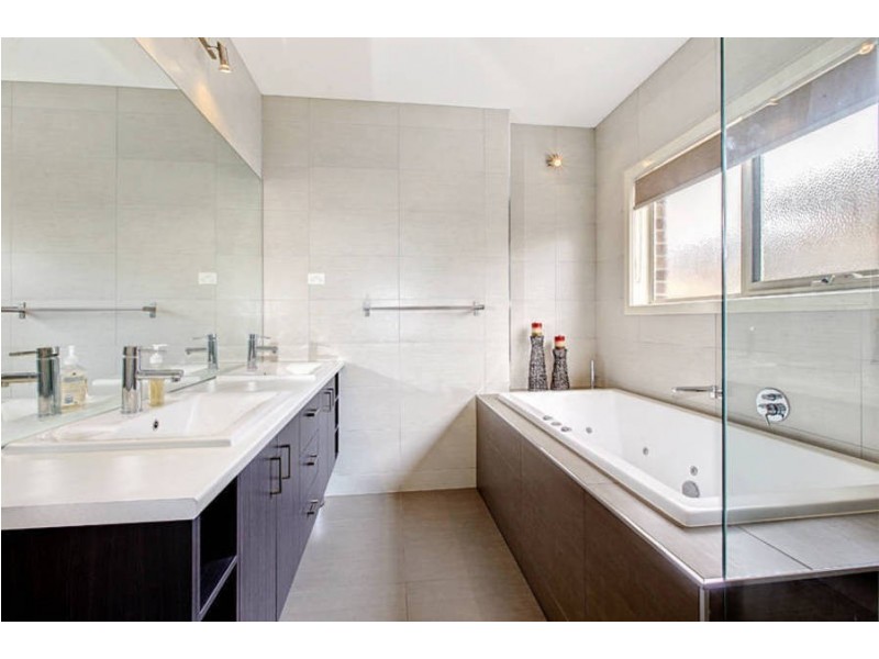 2 Yellowgum Street, Burnside Heights VIC 3023