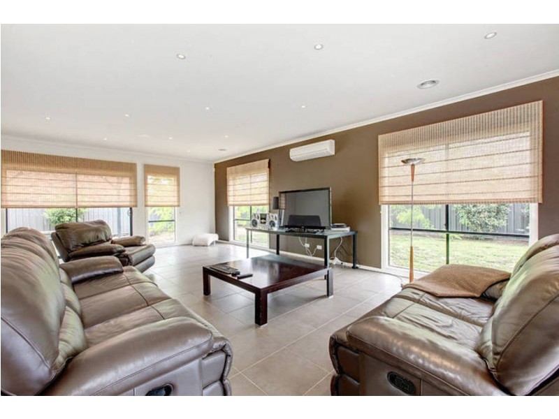 12 Cassan Way, Caroline Springs VIC 3023