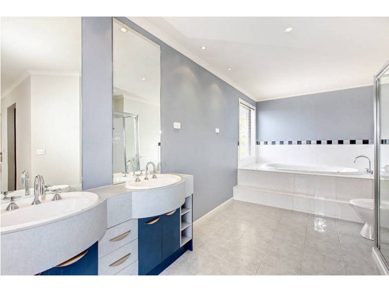 12 Cassan Way, Caroline Springs VIC 3023