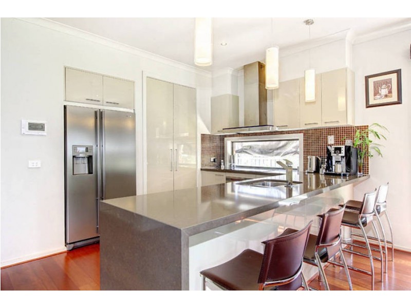 17 Gardenia Way, Caroline Springs VIC 3023