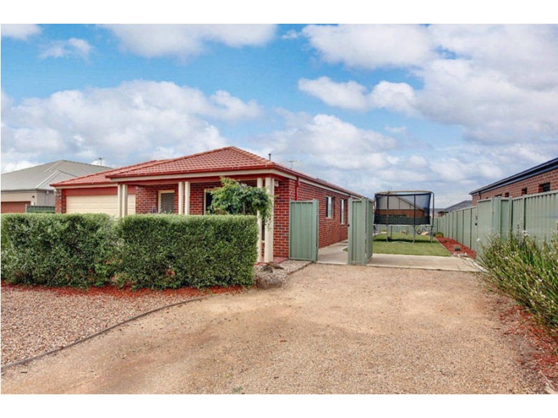 46 Dahlia Drive, Caroline Springs VIC 3023