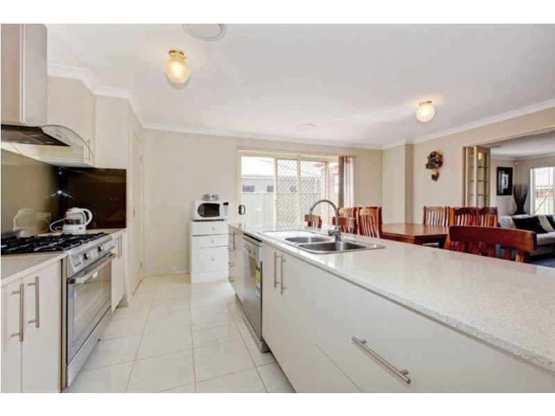 46 Dahlia Drive, Caroline Springs VIC 3023