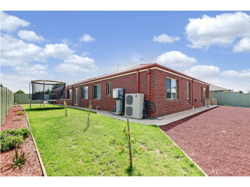 46 Dahlia Drive, Caroline Springs VIC 3023