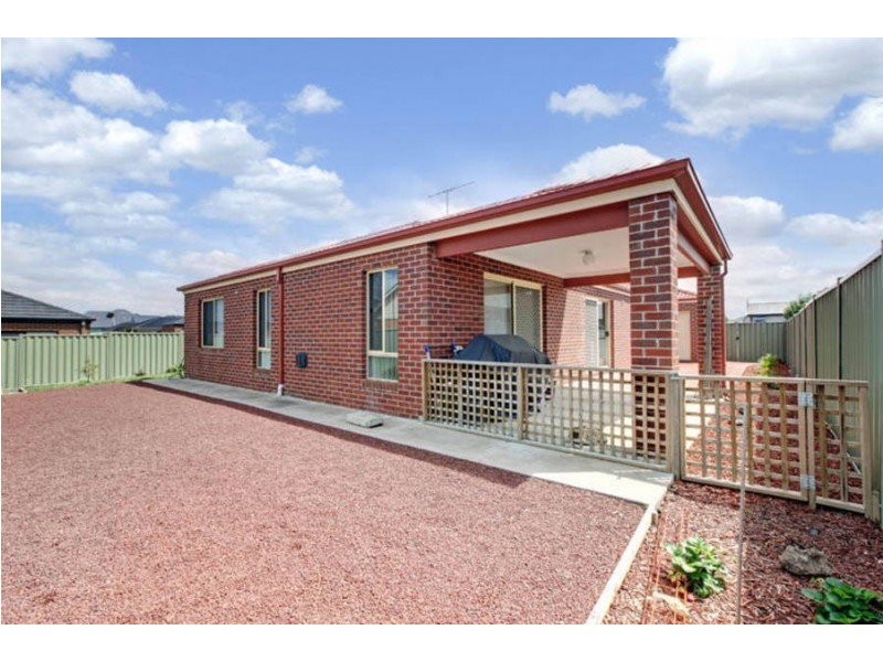 46 Dahlia Drive, Caroline Springs VIC 3023