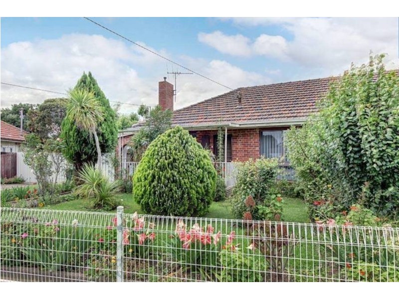 13 Lowe Crescent, Sunshine VIC 3020