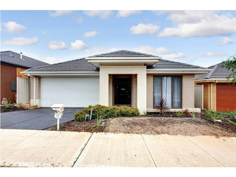 13 Flinders Place, Caroline Springs VIC 3023