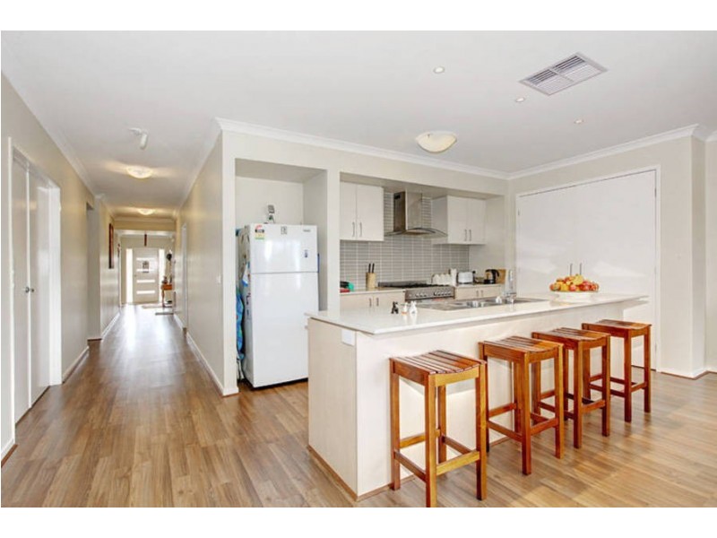 13 Flinders Place, Caroline Springs VIC 3023