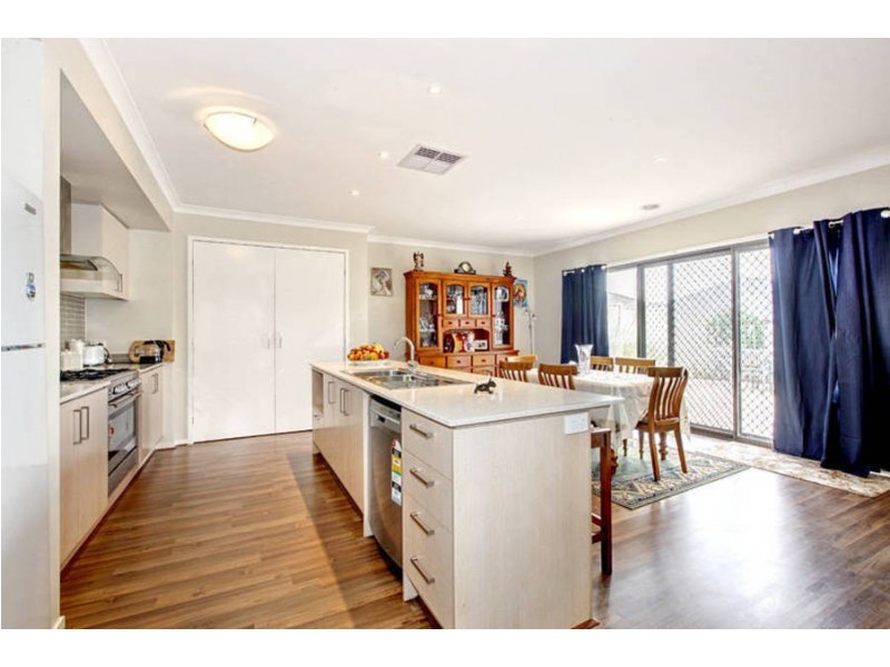 13 Flinders Place, Caroline Springs VIC 3023