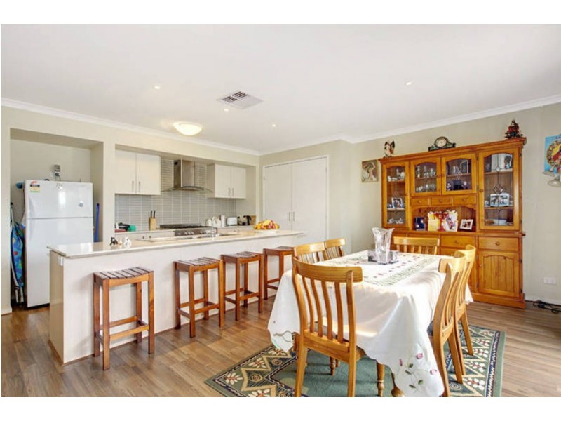 13 Flinders Place, Caroline Springs VIC 3023