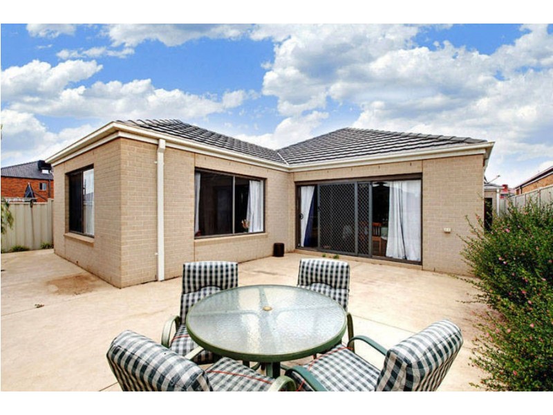 13 Flinders Place, Caroline Springs VIC 3023