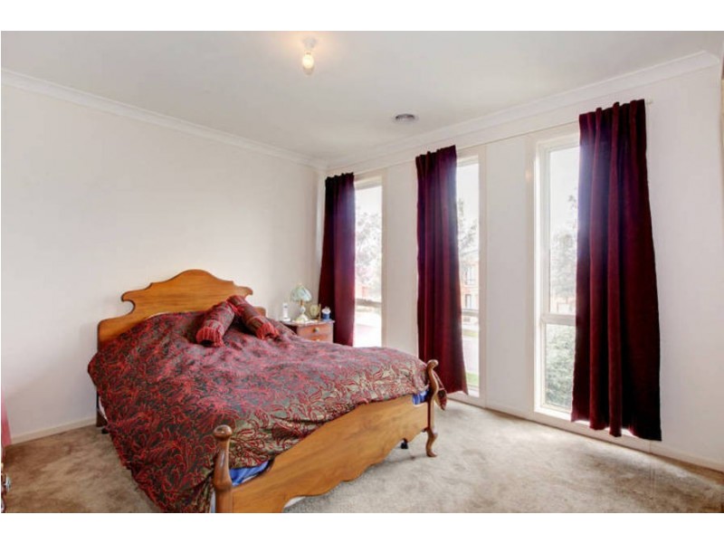 10 Iron Bark Grove, Burnside Heights VIC 3023