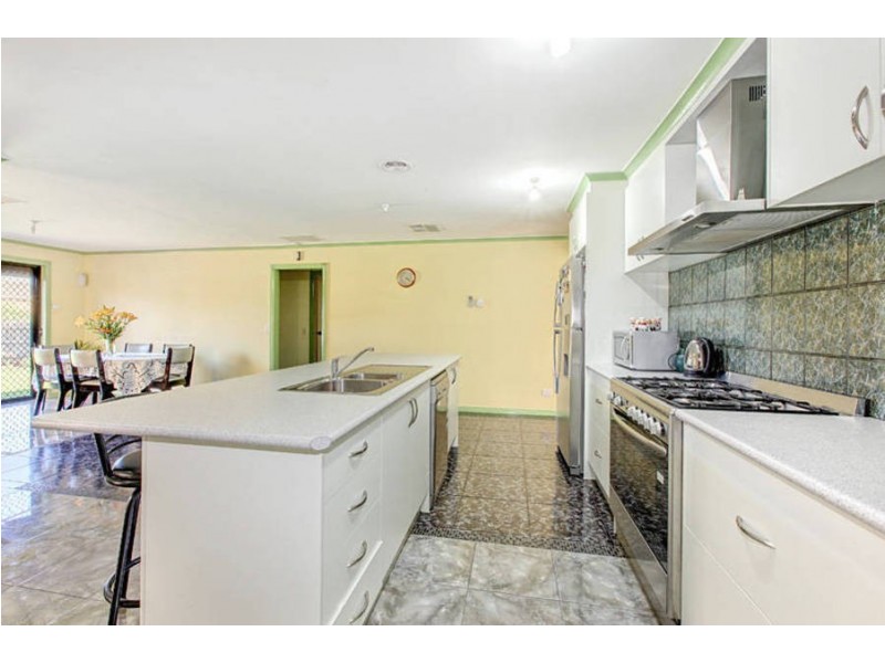 100  Robinsons Road, Deer Park VIC 3023