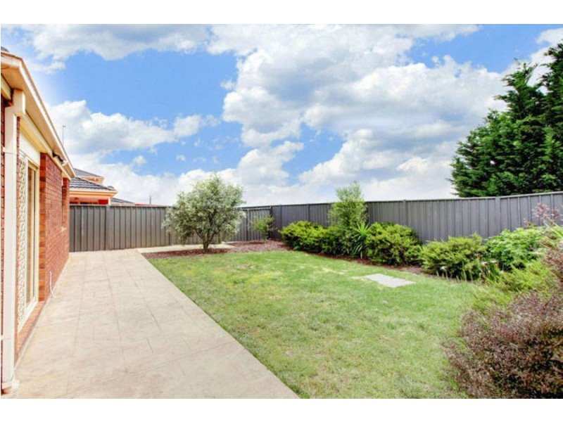 5 Klippel Way, Caroline Springs VIC 3023