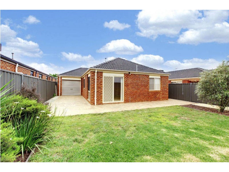 5 Klippel Way, Caroline Springs VIC 3023