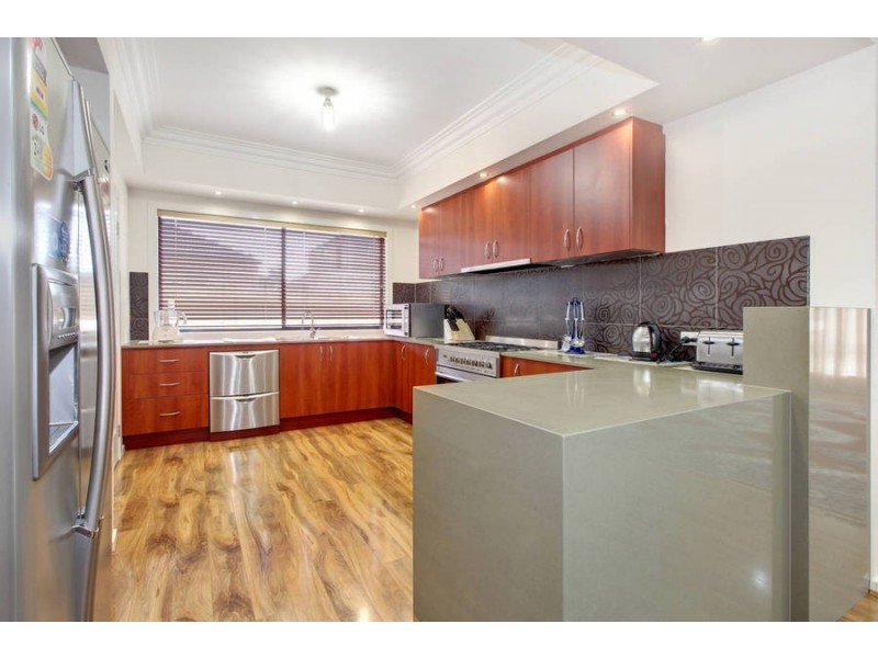 4 Briar Valley Rise, Caroline Springs VIC 3023