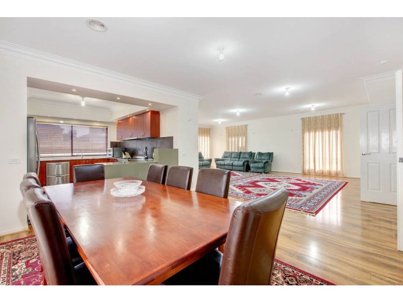 4 Briar Valley Rise, Caroline Springs VIC 3023