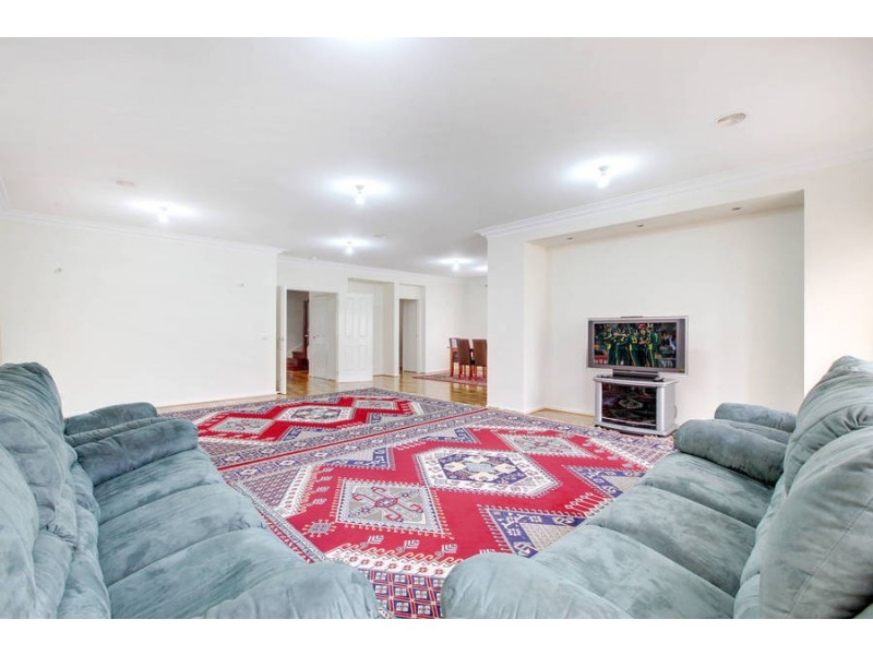 4 Briar Valley Rise, Caroline Springs VIC 3023