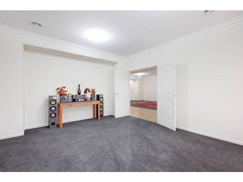 4 Briar Valley Rise, Caroline Springs VIC 3023