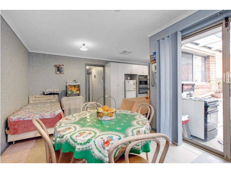 2/22 Leila Street, Deer Park VIC 3023