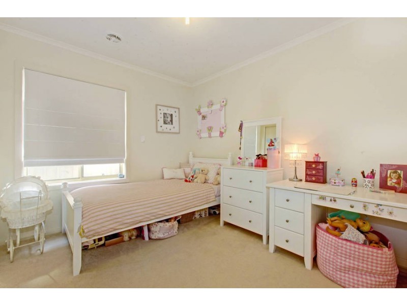 46  Parkin Ave, Caroline Springs VIC 3023