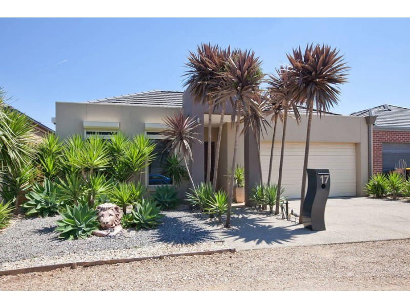 17 Studley Parkway, Caroline Springs VIC 3023