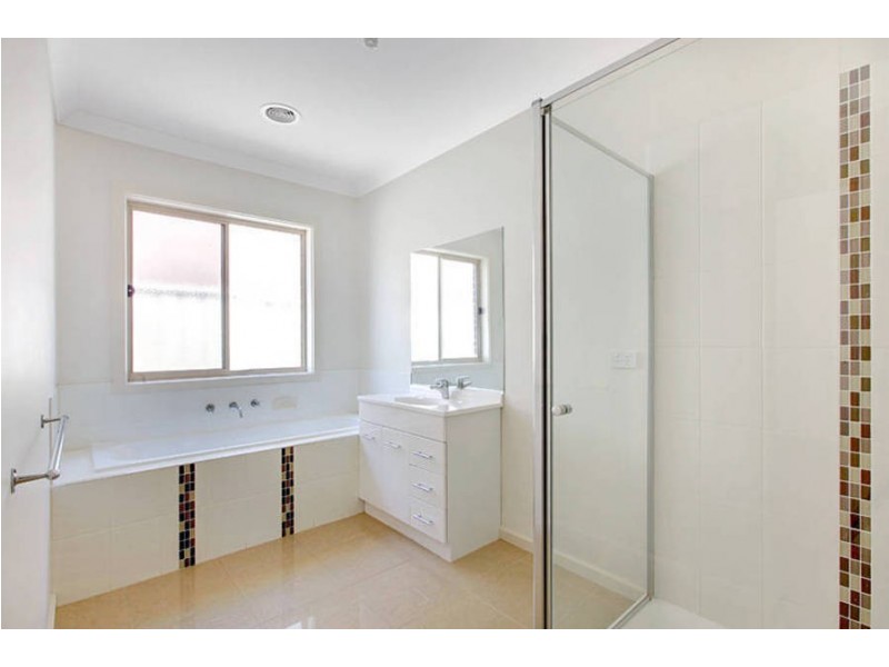 27 Barrington Circuit, Caroline Springs VIC 3023