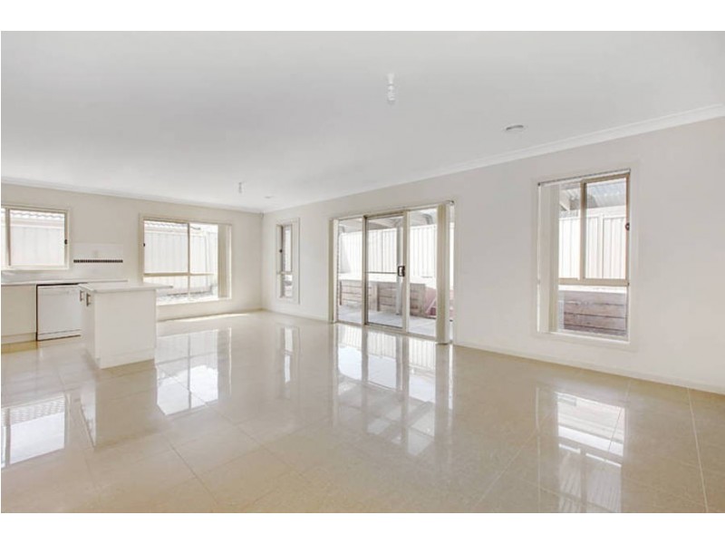 27 Barrington Circuit, Caroline Springs VIC 3023