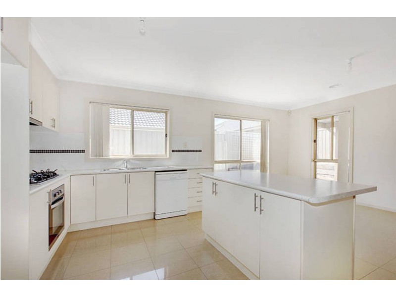 27 Barrington Circuit, Caroline Springs VIC 3023