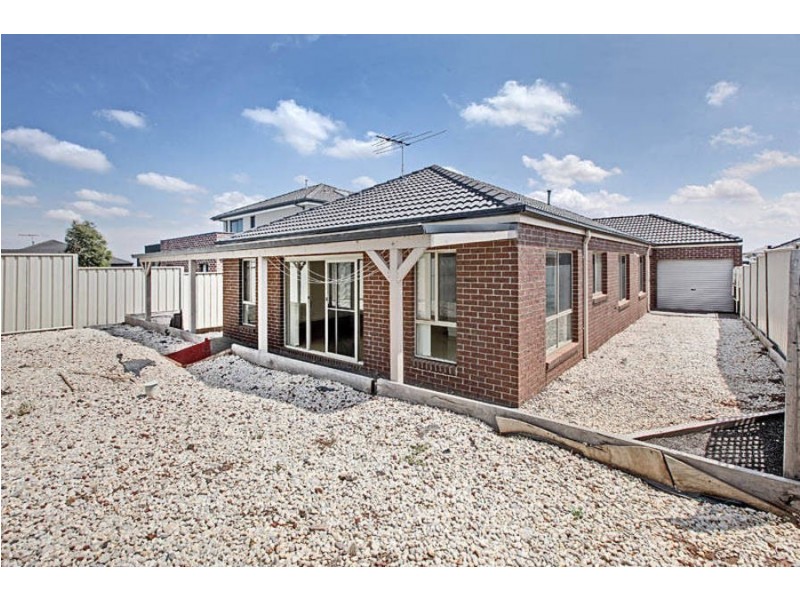 27 Barrington Circuit, Caroline Springs VIC 3023