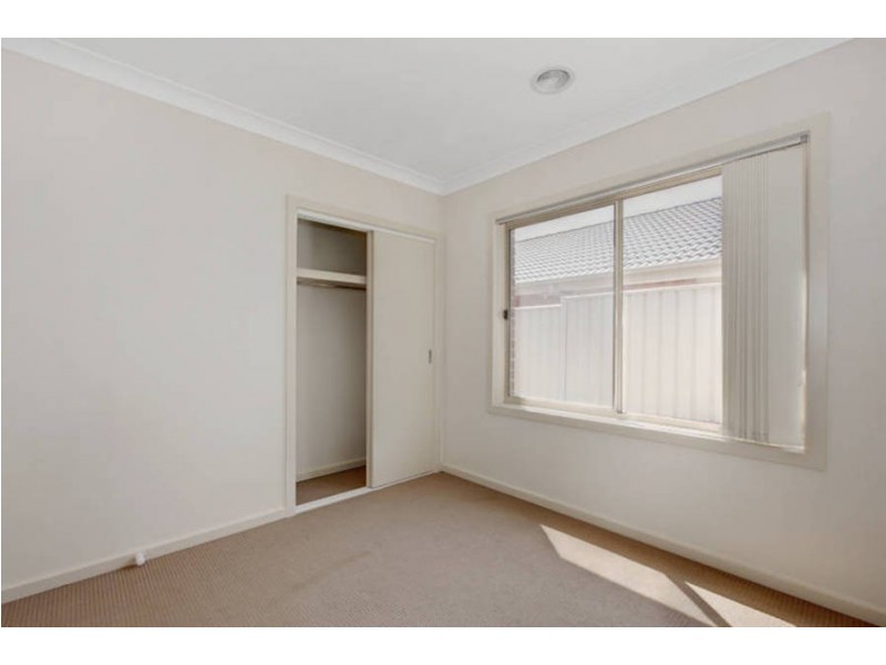 27 Barrington Circuit, Caroline Springs VIC 3023