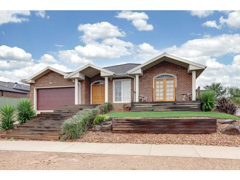 18 Goodenia Way, Caroline Springs VIC 3023