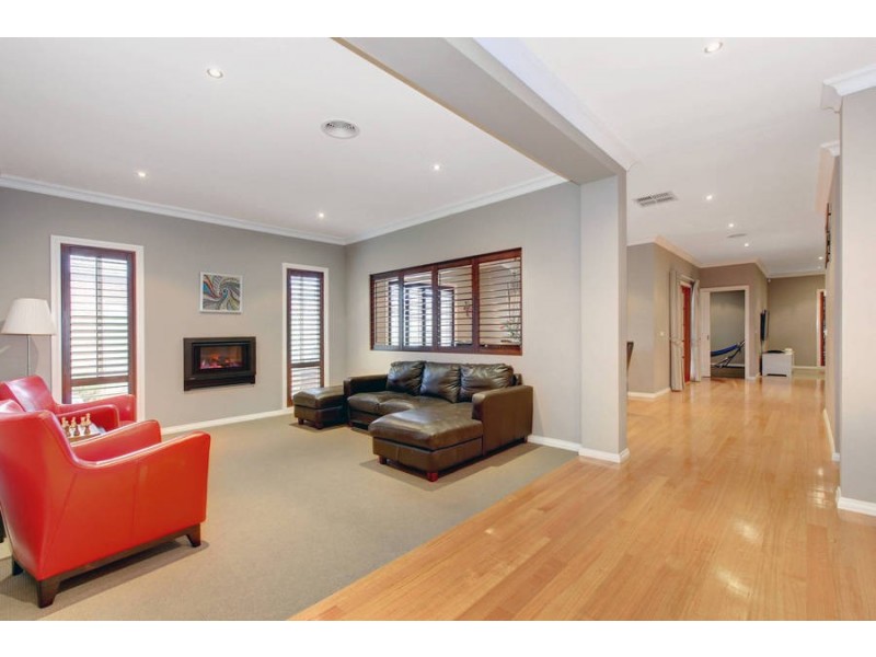 18 Goodenia Way, Caroline Springs VIC 3023