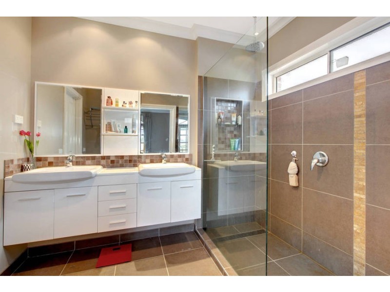 18 Goodenia Way, Caroline Springs VIC 3023