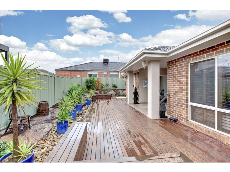 18 Goodenia Way, Caroline Springs VIC 3023