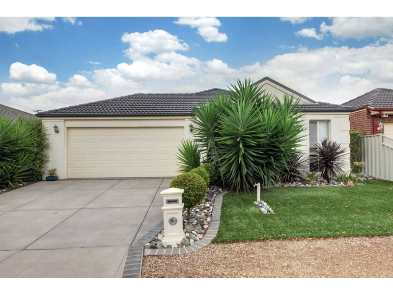 4 Bramall Place, Caroline Springs VIC 3023