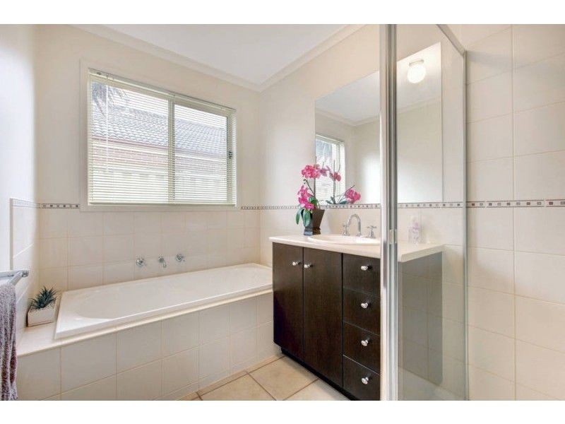 4 Bramall Place, Caroline Springs VIC 3023